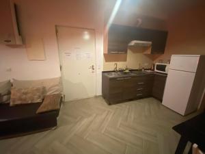 A kitchen or kitchenette at LARRA LA MEJOR OPCION PARA VER LA WARNER