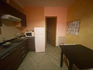 A kitchen or kitchenette at LARRA LA MEJOR OPCION PARA VER LA WARNER