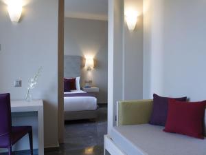 Postel nebo postele na pokoji v ubytování Atlantica Akti Zeus Hotel