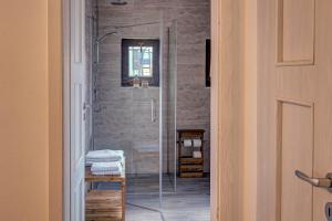 Ένα μπάνιο στο CasadinFeleacu +20 φωτογραφίες