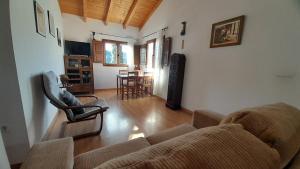 Χώρος καθιστικού στο LES ERES DE GÁTOVA-Diente de León