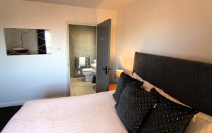 Afbeelding uit fotogalerij van Ultra Urban Belfast Apartments in Belfast +231 foto's