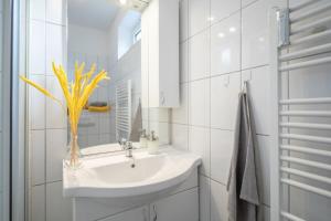 Ένα μπάνιο στο Beautiful 2 Bedroom Apartment incl Parking +22 φωτογραφίες