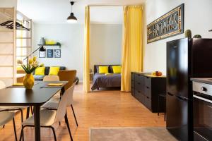 a kitchen and living room with a table and a dining room at Great Apartment close to Kudamm in Berlin