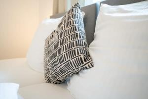 Giường trong phòng chung tại Studio for 4 Guests in Hamburg Rotherbaum