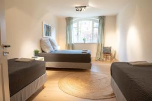 A seating area at Spacious 3-bedroom apartment near Eilbekpark