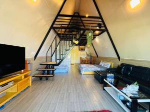 Postel nebo postele na pokoji v ubytování Homestay Á Âu Family