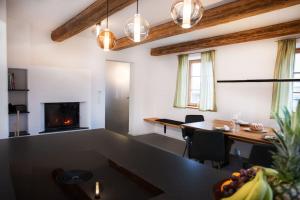 Fotografie z fotogalerie ubytování Traumhaftes Chalet mit Sauna und Whirlpool Refugium am Rehberg v destinaci Drachselsried