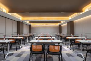 上海古美智选假日酒店餐厅或其他用餐的地方