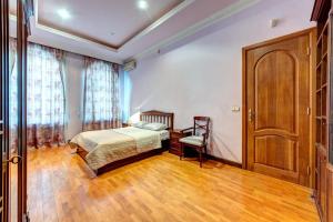En eller flere senge i et værelse på Апартаменти 3-кімнатні в центрі Києва, м. Площа Українських Героїв