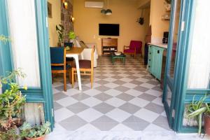 Et tv og/eller underholdning på Ayvalık merkezde bahçe kullanımlı daire