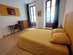 Postel nebo postele na pokoji v ubytování Appartement en plein centre. + 20 fotografií