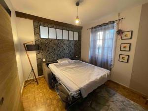 Postel nebo postele na pokoji v ubytování Gîte cosy pour 2 à 4 personnes, village proche Mulhouse