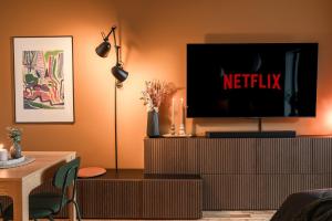 TV a/nebo společenská místnost v ubytování Guestly Homes - Elite Studio
