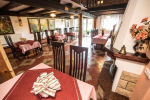 a dining room with a table and some tables and chairs at Gościniec Czapla in Dywity