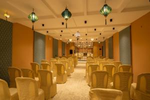 Click Hotel Mundra的休息区