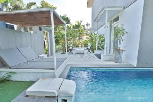 Bazén v ubytování August Private Pool Villas by HNH nebo v jeho okolí