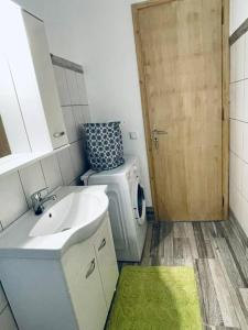 A bathroom at Messenian Style House with Great Views Még 10 kép