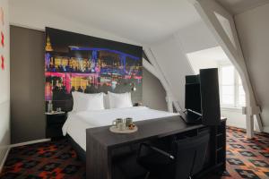 Postel nebo postele na pokoji v ubytování The Manor Amsterdam