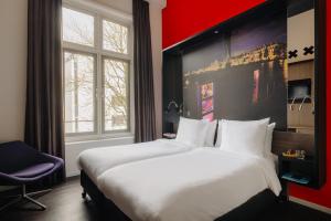 Postel nebo postele na pokoji v ubytování The Manor Amsterdam