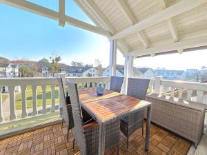 Ein Balkon oder eine Terrasse in der Unterkunft Dünenpark Binz - Klassik Ferienwohnung mit 1 Schlafzimmer und Balkon im Dachgeschoss 184