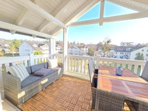 Ein Balkon oder eine Terrasse in der Unterkunft Dünenpark Binz - Klassik Ferienwohnung mit 1 Schlafzimmer und Balkon im Dachgeschoss 184