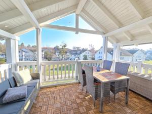 Ein Balkon oder eine Terrasse in der Unterkunft Dünenpark Binz - Klassik Ferienwohnung mit 1 Schlafzimmer und Balkon im Dachgeschoss 184