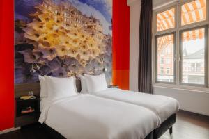 Postel nebo postele na pokoji v ubytování The Manor Amsterdam