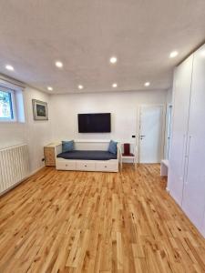 Μια τηλεόραση ή/και κέντρο ψυχαγωγίας στο Villa Mandetta B&B