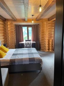 Ein Bett oder Betten in einem Zimmer der Unterkunft Вілла Розмарія