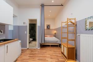 a kitchen and a bedroom with a bed and a ladder at Central 2 BR Flat in trendy area / Self check-in in Berlin