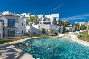 Swimmingpoolen hos eller tæt på Deluxe 2 bed Apartment