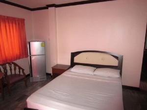 Un pat sau paturi într-o cameră la AA Guesthouse