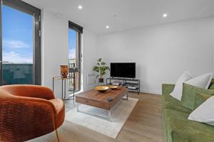 a living room with a couch and a tv at Apartment 47 with Free Secure Parking and Onsite Gym in York +28 photos