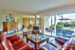 Χώρος καθιστικού στο LocaLise - A80 - La villa blanche - Côté jardin - Plain-pied - Wifi inclus - Draps inclus - Animaux bienvenue