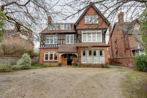 a large brick house with a driveway in front of it at Rawlinson Road 10B in Oxford