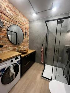 Koupelna v ubytování APARTAMENT z widokiem na stadion Styl Industrialny Jedyny taki CHECK IN 24 H