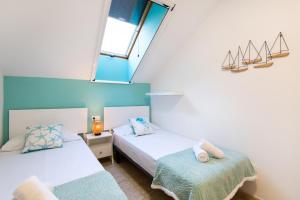 Postel nebo postele na pokoji v ubytování BIO FUENGIROLA PENTHOUSE, south Terrace