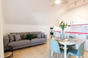 Kuchyň nebo kuchyňský kout v ubytování BIO FUENGIROLA PENTHOUSE, south Terrace