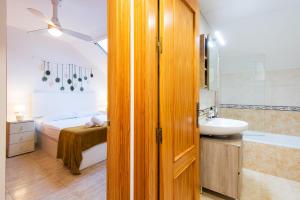 Koupelna v ubytování BIO FUENGIROLA PENTHOUSE, south Terrace