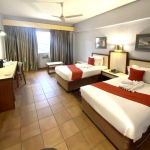 Postel nebo postele na pokoji v ubytování Gaborone Hotel