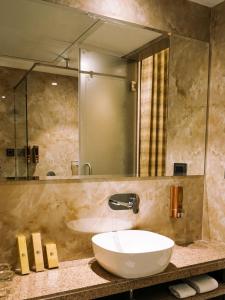 a bathroom with a sink and a large mirror at Enrise by Sayaji Nagpur in Nagpur