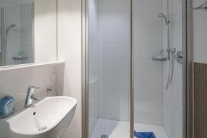 a bathroom with a shower and a sink at Ferienhaus Haus an der Mühle in Norderney