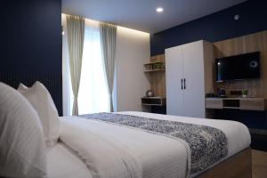 Kuchyň nebo kuchyňský kout v ubytování THE CONTINENTAL INN & SUITES