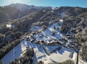 an aerial view of a ski resort in the snow at Studio très agréable Morillon 1100 - 2/4 pers in Morillon