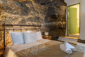 Postel nebo postele na pokoji v ubytování Traditional Olive Guesthouse