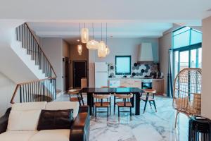Η κουζίνα ή μικρή κουζίνα στο Fortunella Villas