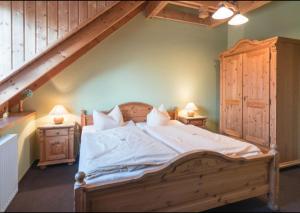 a bedroom with a large bed with a wooden staircase at Landhotel Weingut Schulze in Freyburg