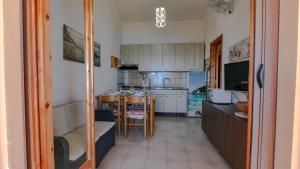 Kuchyň nebo kuchyňský kout v ubytování Casa Bentu 'E Mare con vista