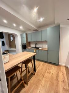 Fotografie z fotogalerie ubytování Appartement centre historique, idéal couple v destinaci Hyères